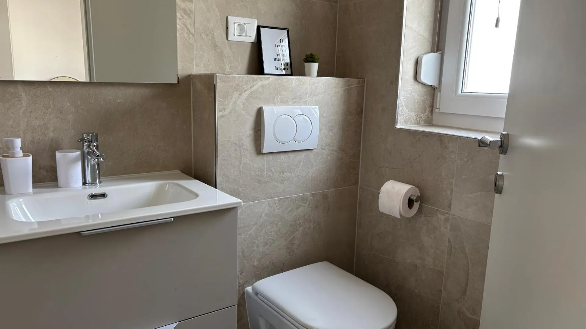 Apartment Deluxe 파자나